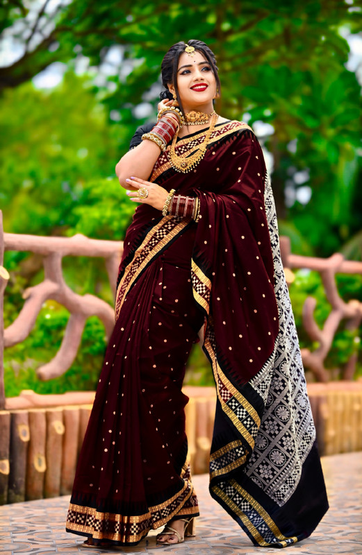 Sijileen Temple Border, Woven, Color Block Sambalpuri Silk Blend Saree(Brown)