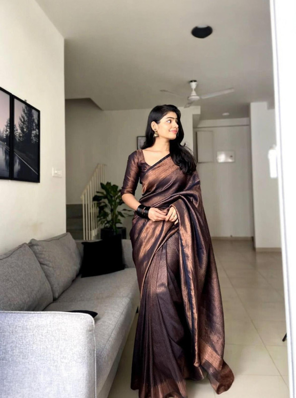 AVANTIKA FASHION Woven Kanjivaram Pure Silk, Art Silk Saree(Brown)