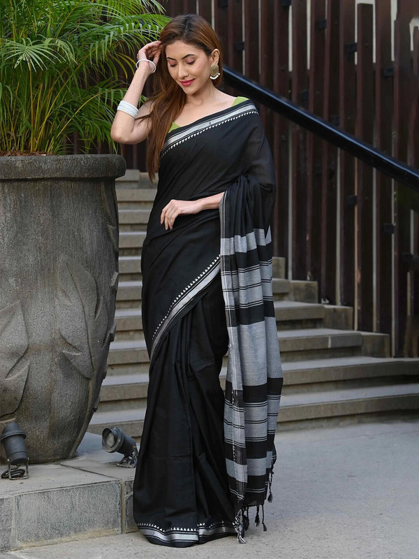 SAPTAK FASHION Woven Handloom Handloom Cotton Blend Saree(Black)