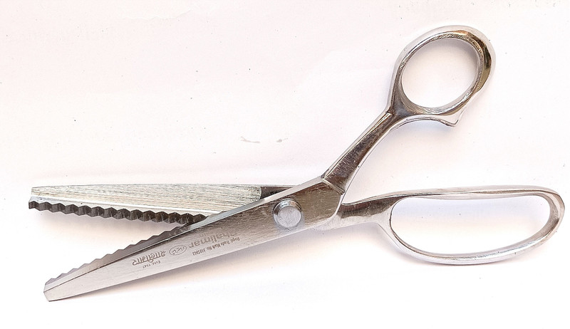 SHALIMAR SCISSORS COMPANY 9" Inches Zig Zag Scissor for Cloth Cutting and Tailoring Work, Craft, fabrics Scissors(Set of 1, Silver)