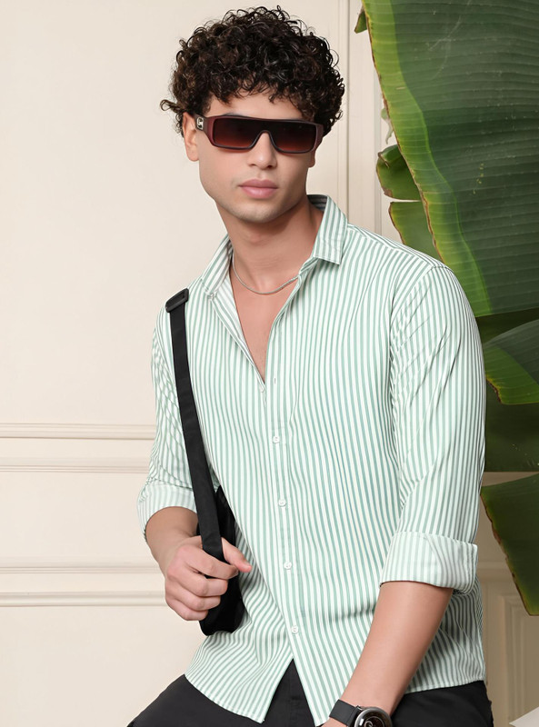 U TURN Men Checkered Casual Green Shirt