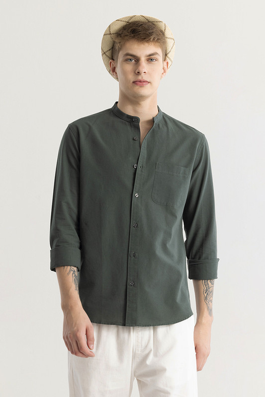 Snitch Men Solid Casual Green Shirt