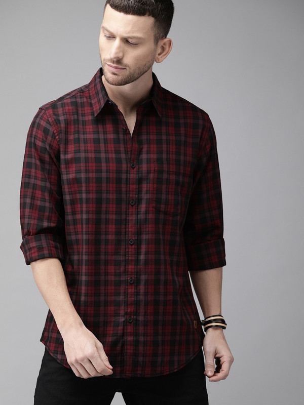 Roadster Men Checkered Casual Maroon Shirt