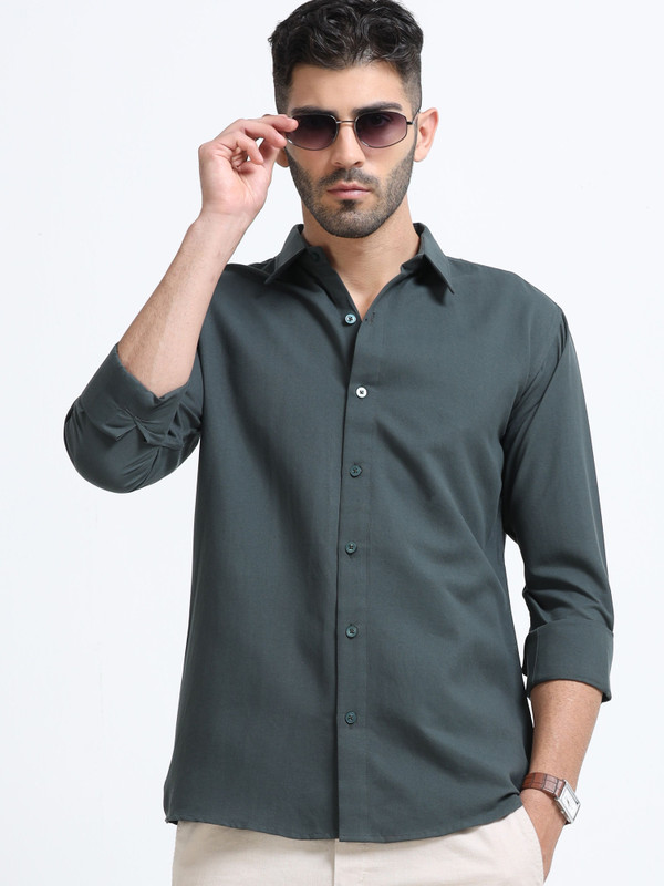 WHISQ Men Solid Casual Dark Green Shirt