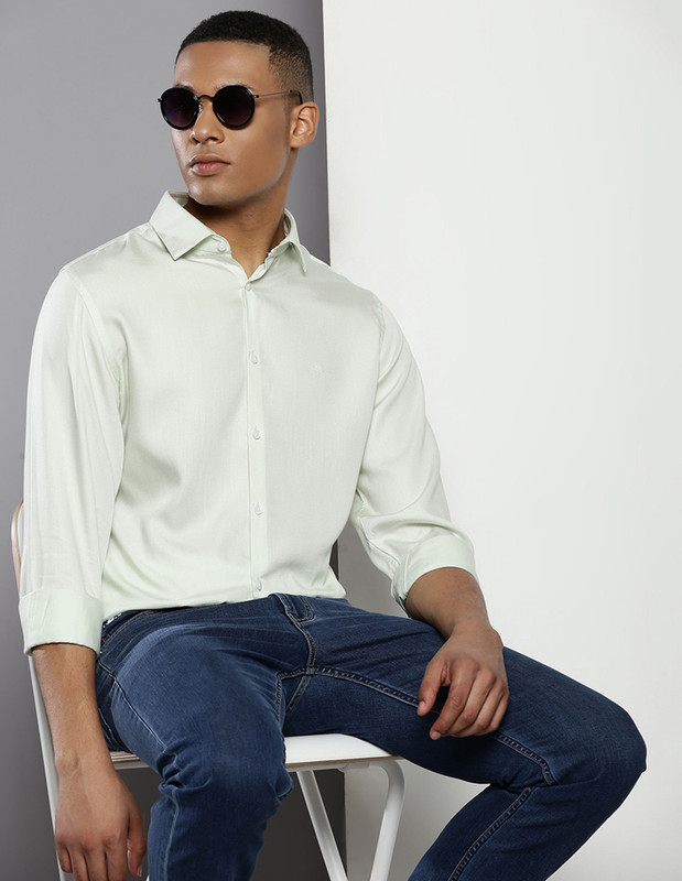 Calvin Klein Men Solid Casual Green Shirt