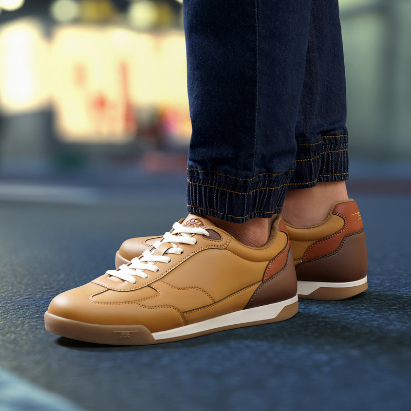 FLYING MACHINE HUDSON Sneakers For Men(Tan , 8)