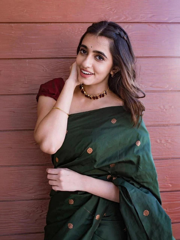 AVANTIKA FASHION Woven Kanjivaram Pure Silk, Art Silk Saree(Green)