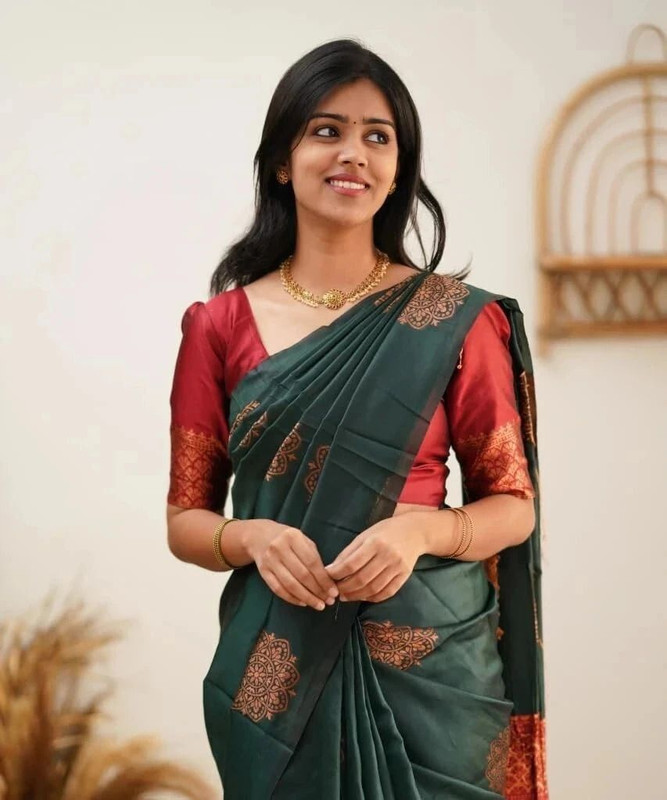 AVANTIKA FASHION Woven Kanjivaram Pure Silk, Art Silk Saree(Green, Red)