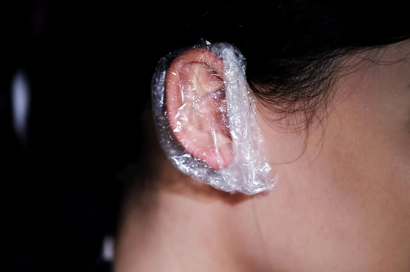 Qweezer 100 Pack High-Quality Waterproof Ear Covers for Bathing, Hair Dyeing, Shower.