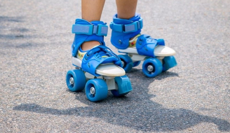 Hariecommerce Skating shoes for kid age 3years to 11 years 4 Quad Roller Kids Size 13C UK - 1 UK(Adjustable, Beginner, Blue)