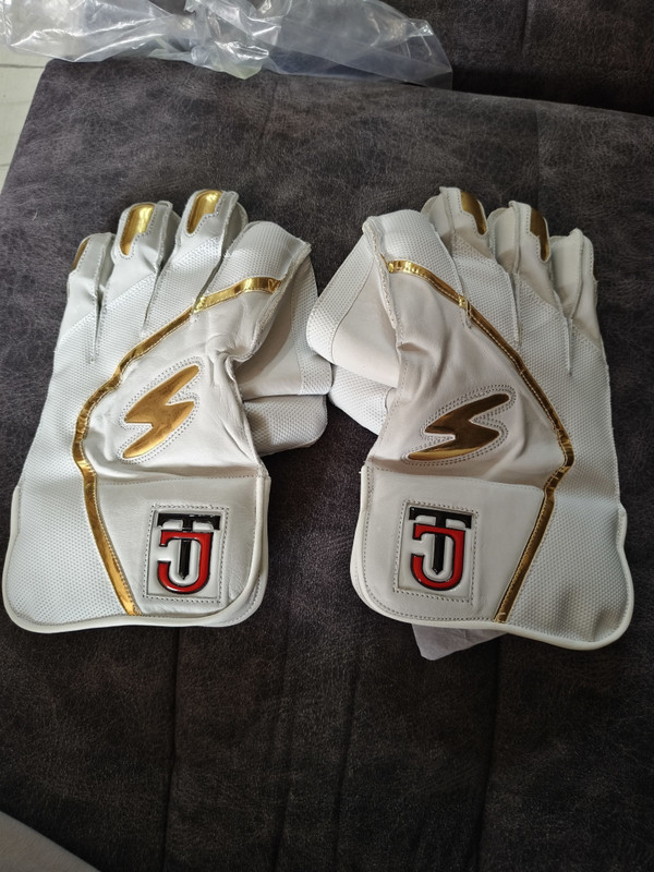 taj sports S WK GLOVES Wicket Keeping Gloves(WHITE GOLD)