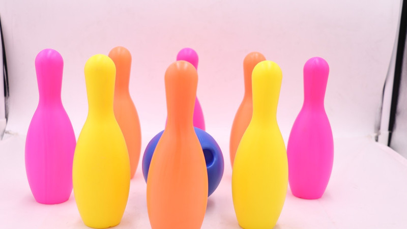 Pizzlys 8 Bowling Pins and 2 Balls Sports Bowling Set