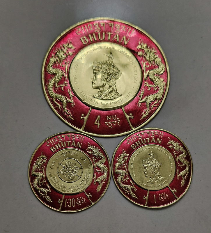 SUPER ANTIQUES GALLERY Bhutan Set of three 1975 gold foil coin stamps commemorating the 20th birthday Stamps(3 Stamps)