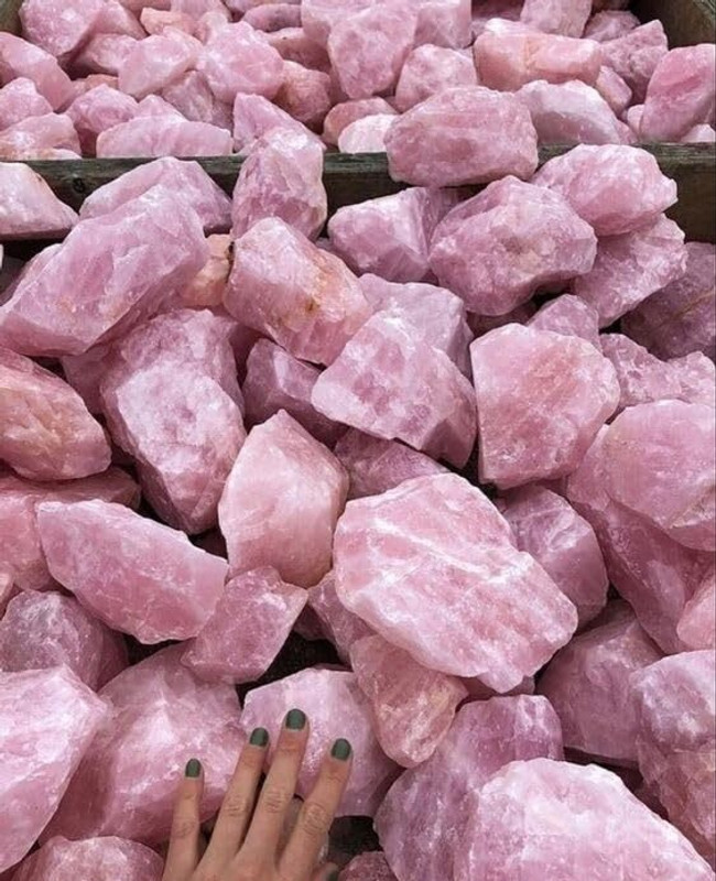 DivinityHealing Big Rose Quartz Raw Natural and Pure Stone 9.035 KG Polished Round Crystal Stone(Multicolor 9.035 kg)