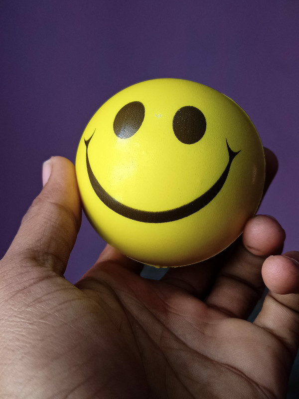 YuNiesto Attractive and Spongy Soft Smiley Ball for stress playing  - 4 cm(Yellow)