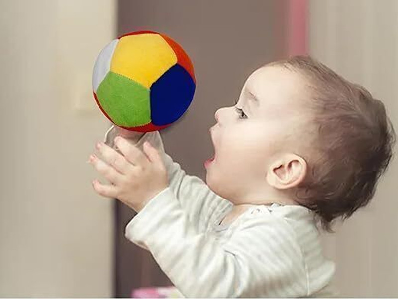FUN KIDS Soft ball,with rattling sound for kids,playing,indoor  - 10 cm(Multicolor)