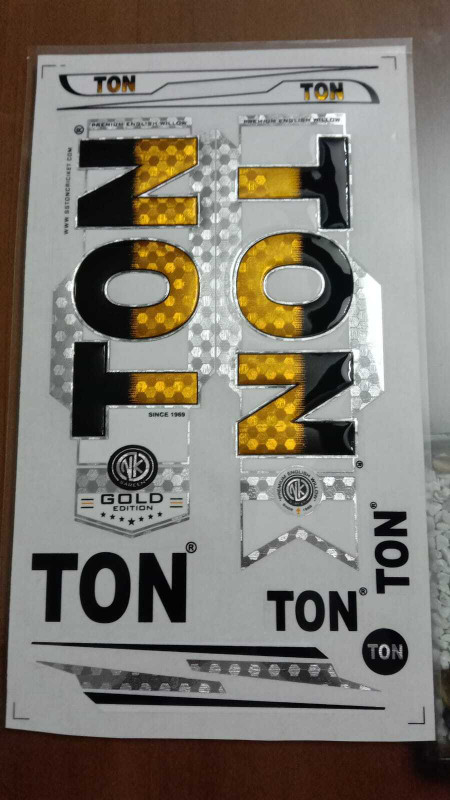 COTTONTAIL TONGOLD Bat Sticker(Gold)