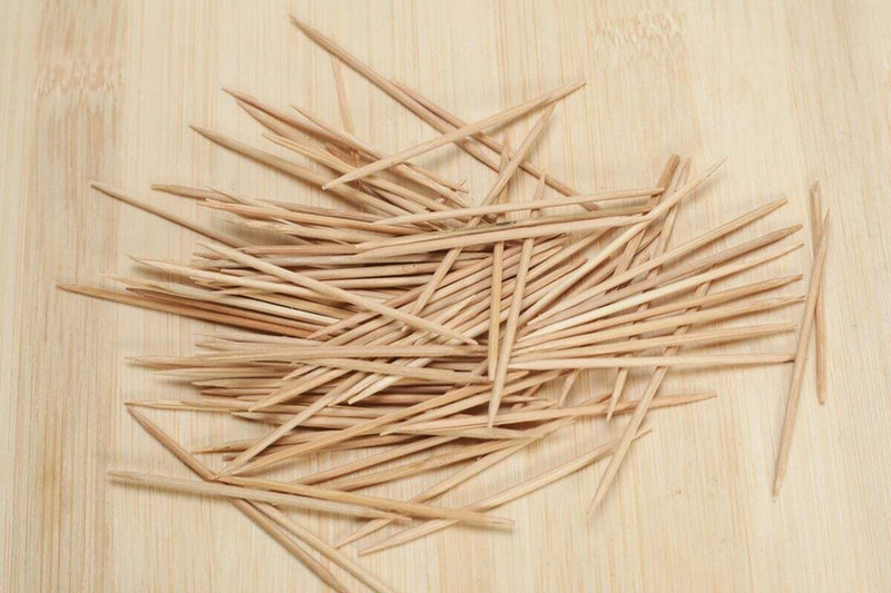 GrahLogy 200 Pcs Wooden Toothpick Sticks Teeth Wipe(Pack of200)