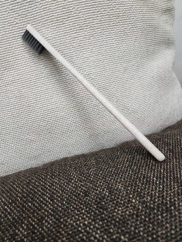 Sunsak Brush with Round handle Coloured Bristles for white teeth Medium Toothbrush