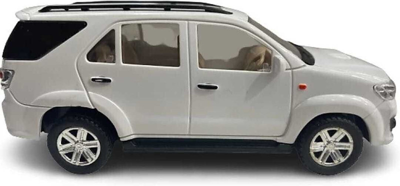 viaan world Miniature Model of Fortune Toy Car(White, Pack of: 1)