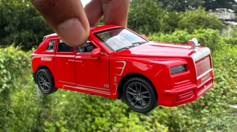 nilkanth Rolls Royce Phantom Metal Diecast Pullback Car(Multicolor)