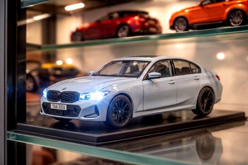 Ragiluxe 1:32 Alloy Diecast Car Toy Model with Openable Doors BMW 320i(Multicolor, Pack of: 1)