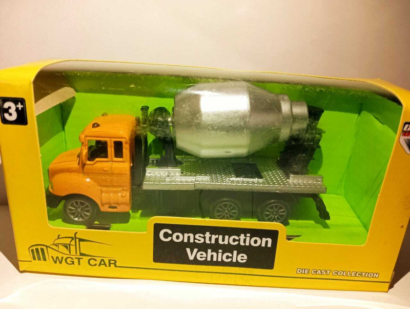 chakrika Die cast metal construction cement mixture truck pull back fuction for kids(Multicolor)