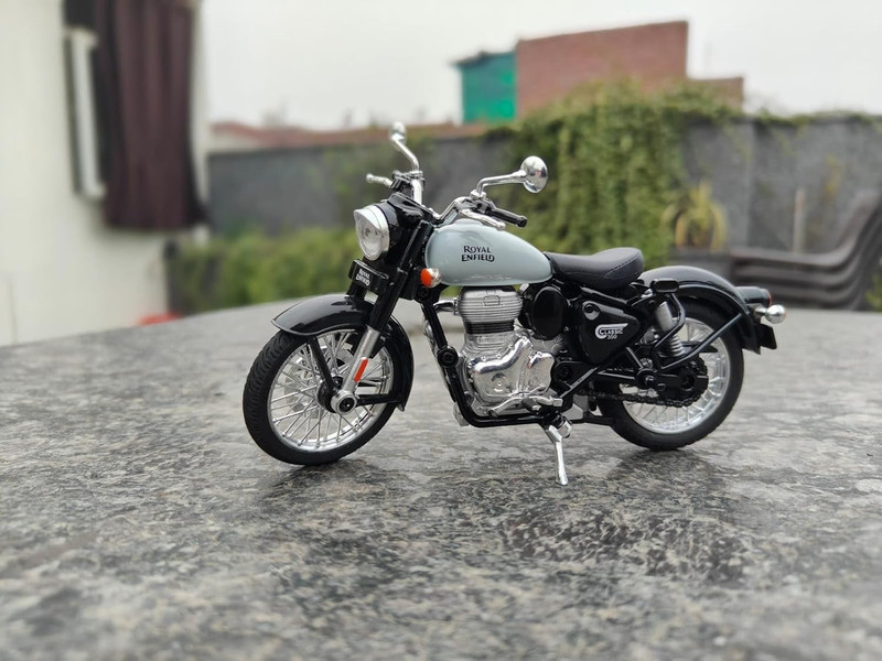 Zuuluzrs 1/15 Royal Enfield Classic 350 Bullet Bike | Birthday Gift Toy For Kids(Red, Pack of: 1)