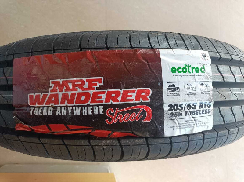 MRF 205/65R6 95H STREET TUBE LESS TYRE 4 Wheeler Tyre(205/65R16 95H, Tube Less)