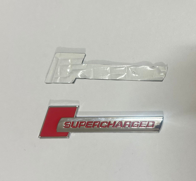 Auto MT CHROME RED SUPERCHARGED LOGO 10 x 2.6cm CAR BIKE METAL EMBLEM SPORT Car Flywheel