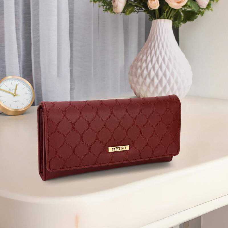 TnW Women Casual Maroon Artificial Leather Wrist Wallet(6 Card Slots)