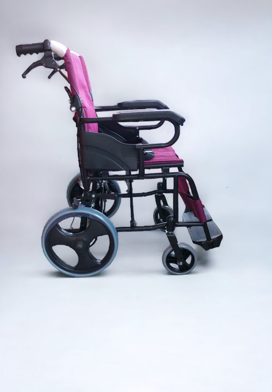 HealthEmate Light Weight Aluminum Dual Brake Flip Up Footrest Folding Transport Wheelchair For Car Manual Wheelchair(Attendant-propelled Wheelchair)