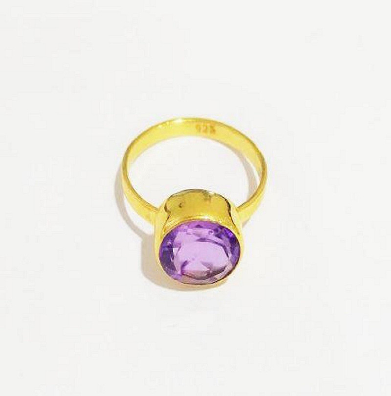 gold ring with amethyst stone