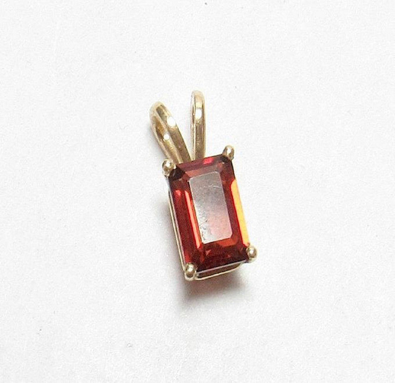 CEYLONMINE Hessonite / Garnet Pendant 