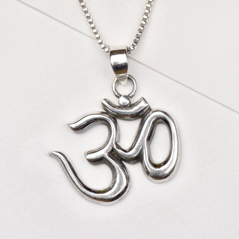 RATAN BAZAAR Om Pendant 92.5 silver 
