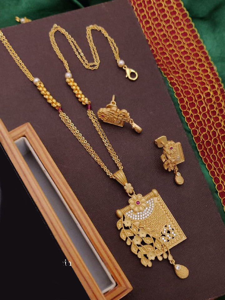 Gold-plated Diamond Alloy Pendant Set 