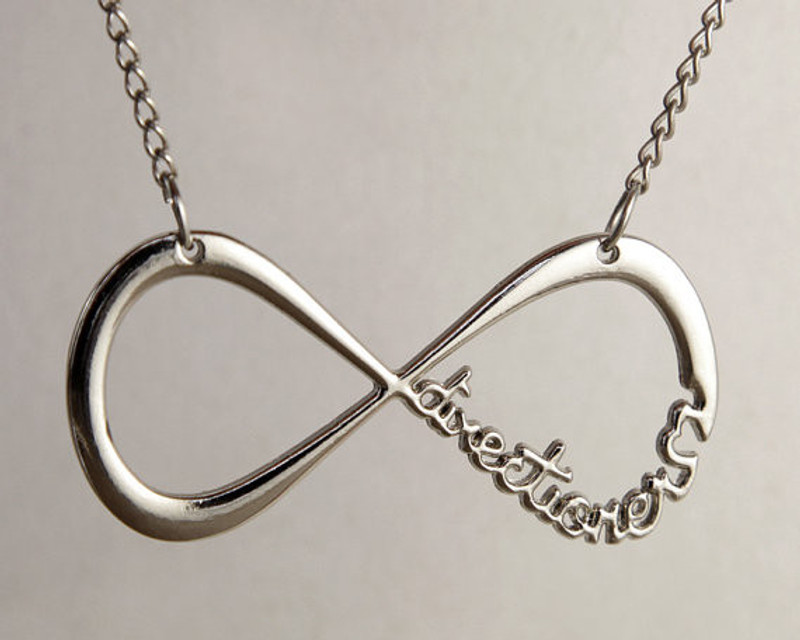 Зачарованные бесконечность. Зачарованные бесконечность. Крафт стола для снятия чар. Полиамория кулон. Wyweska стекло бесконечность infinity.