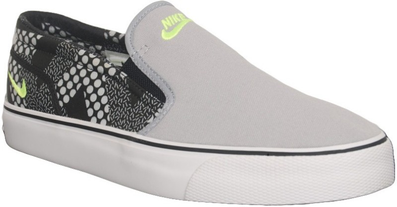 nike canvas shoes flipkart