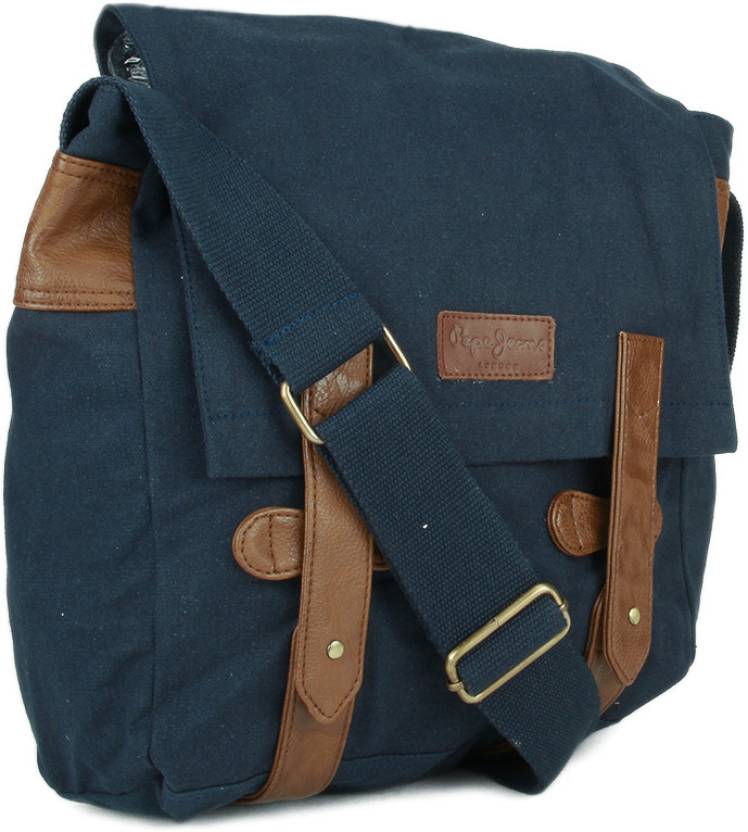 Beschaven kubiek gesponsord Buy Pepe Jeans Men Blue Hand-held Bag Navy Online @ Best Price in India |  Flipkart.com