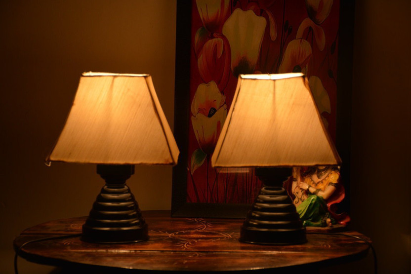 small cream table lamp