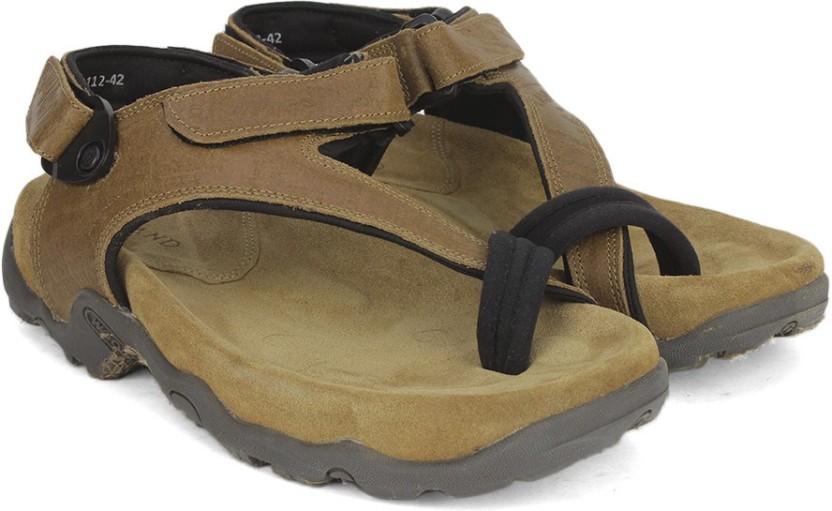 woodland chappals flipkart