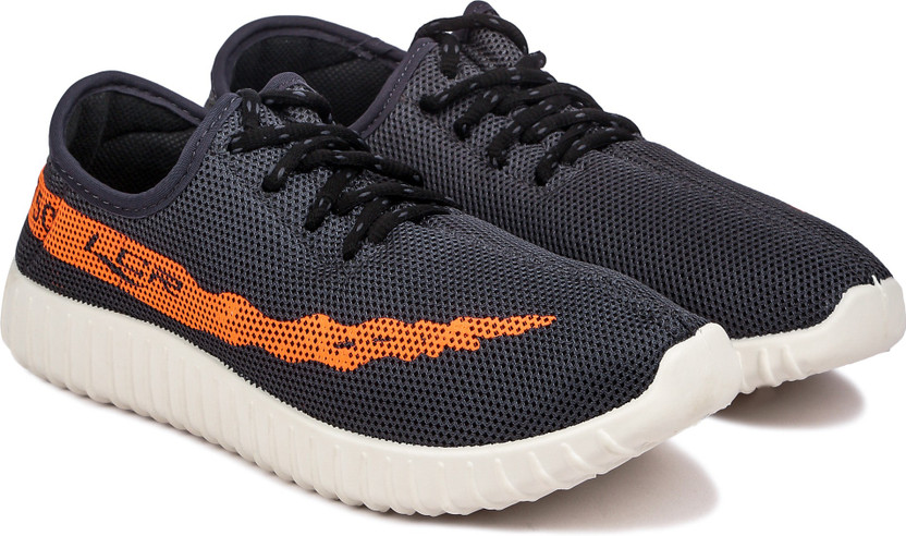 Lancer boost shoes