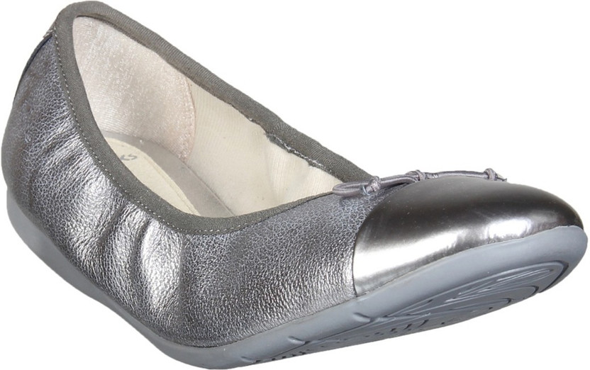 clarks ladies silver shoes