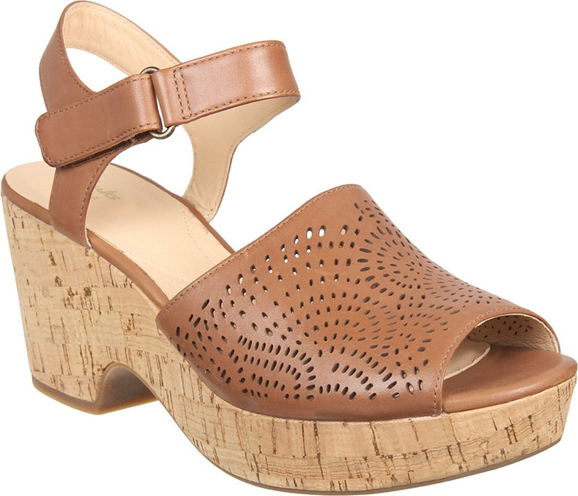clarks brown wedges