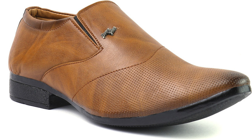 casual wear laceless shoes in black 