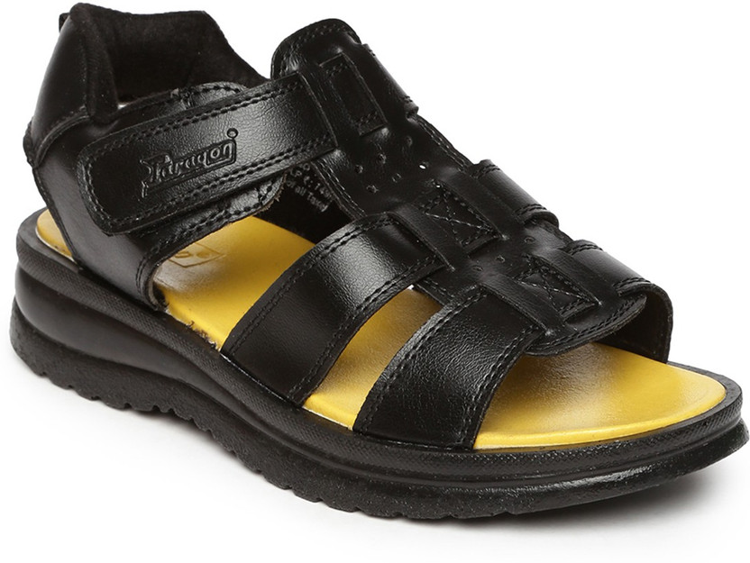 paragon black chappal