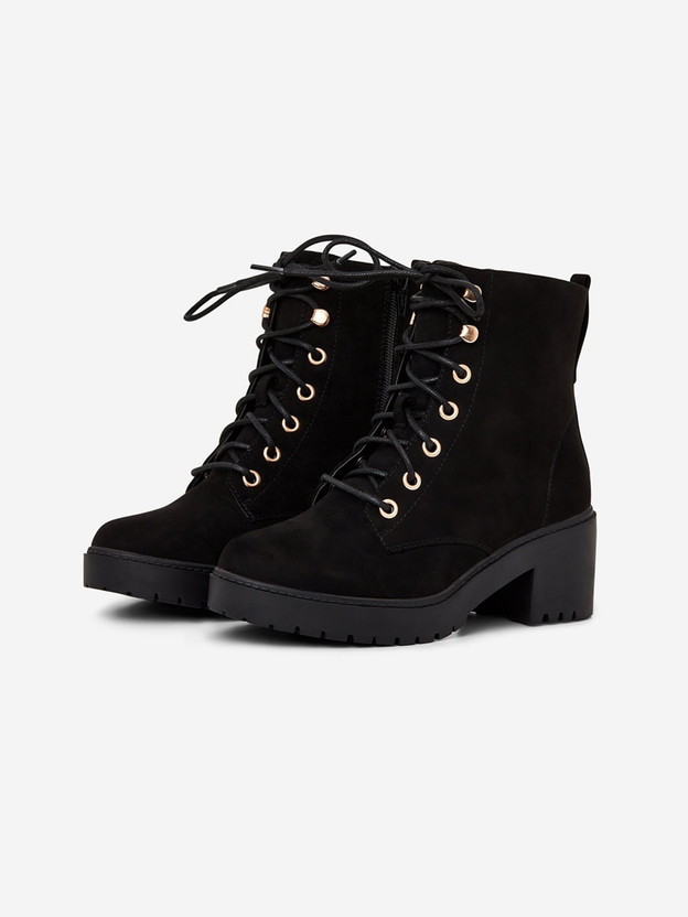 Black Solid Heeled Boots Boots 