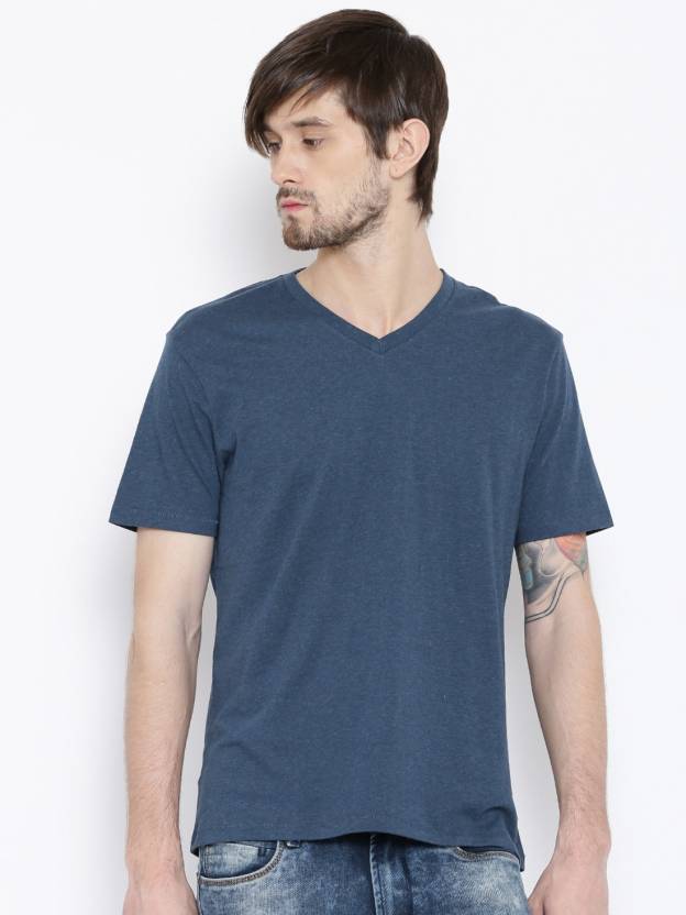 LEVI'S Solid Men V Neck Dark Blue T-Shirt - Buy LEVI'S Solid Men V Neck  Dark Blue T-Shirt Online at Best Prices in India 