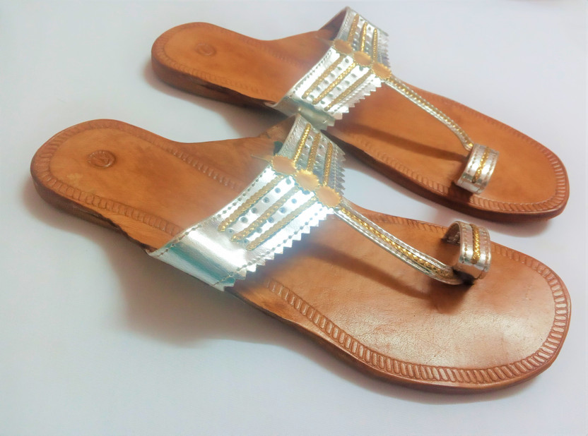 Silver kolhapuri chappal deals