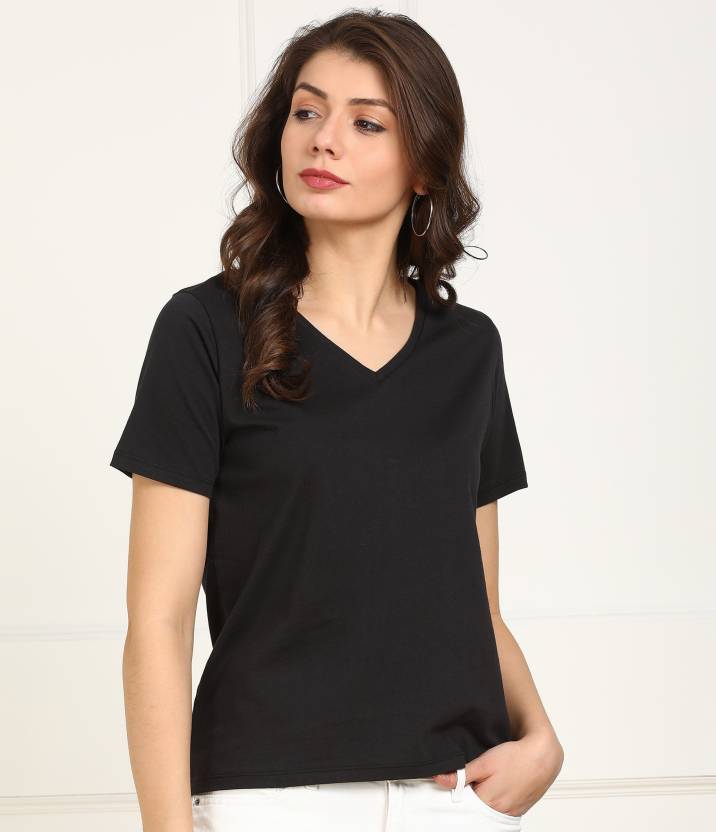LEVI'S Solid Women V Neck Black T-Shirt - Buy LEVI'S Solid Women V Neck  Black T-Shirt Online at Best Prices in India 